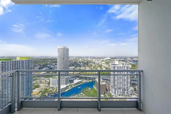 a view of terrace with city view