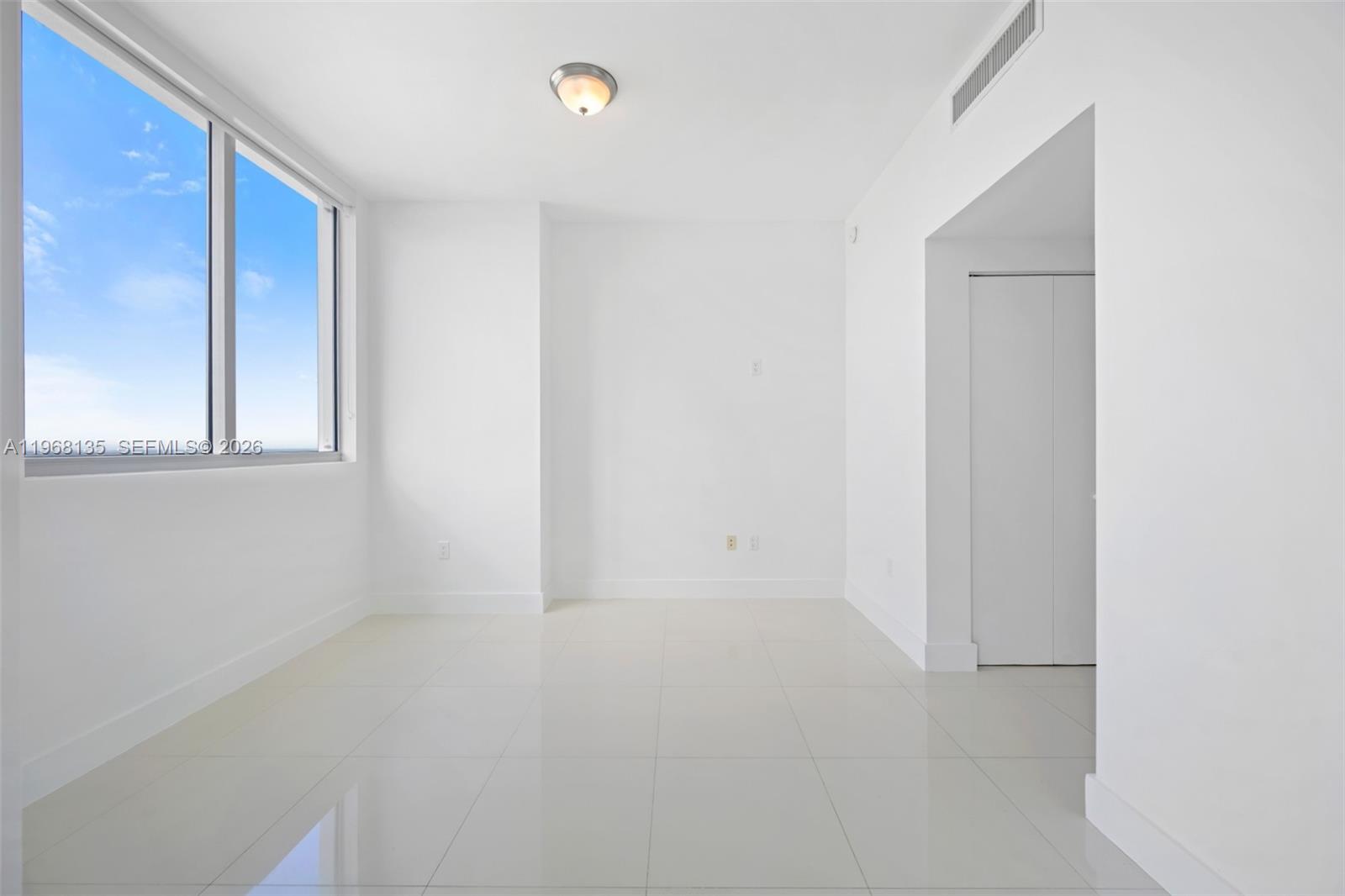 92 Southwest 3rd Street, Unit 5109 Miami, FL 33130 - Photo 8 of 27 a view of an empty room