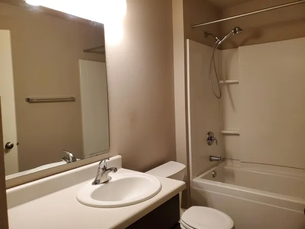 $2,950 | 9335 Silicon Prairie Parkway, Verona, WI 53593