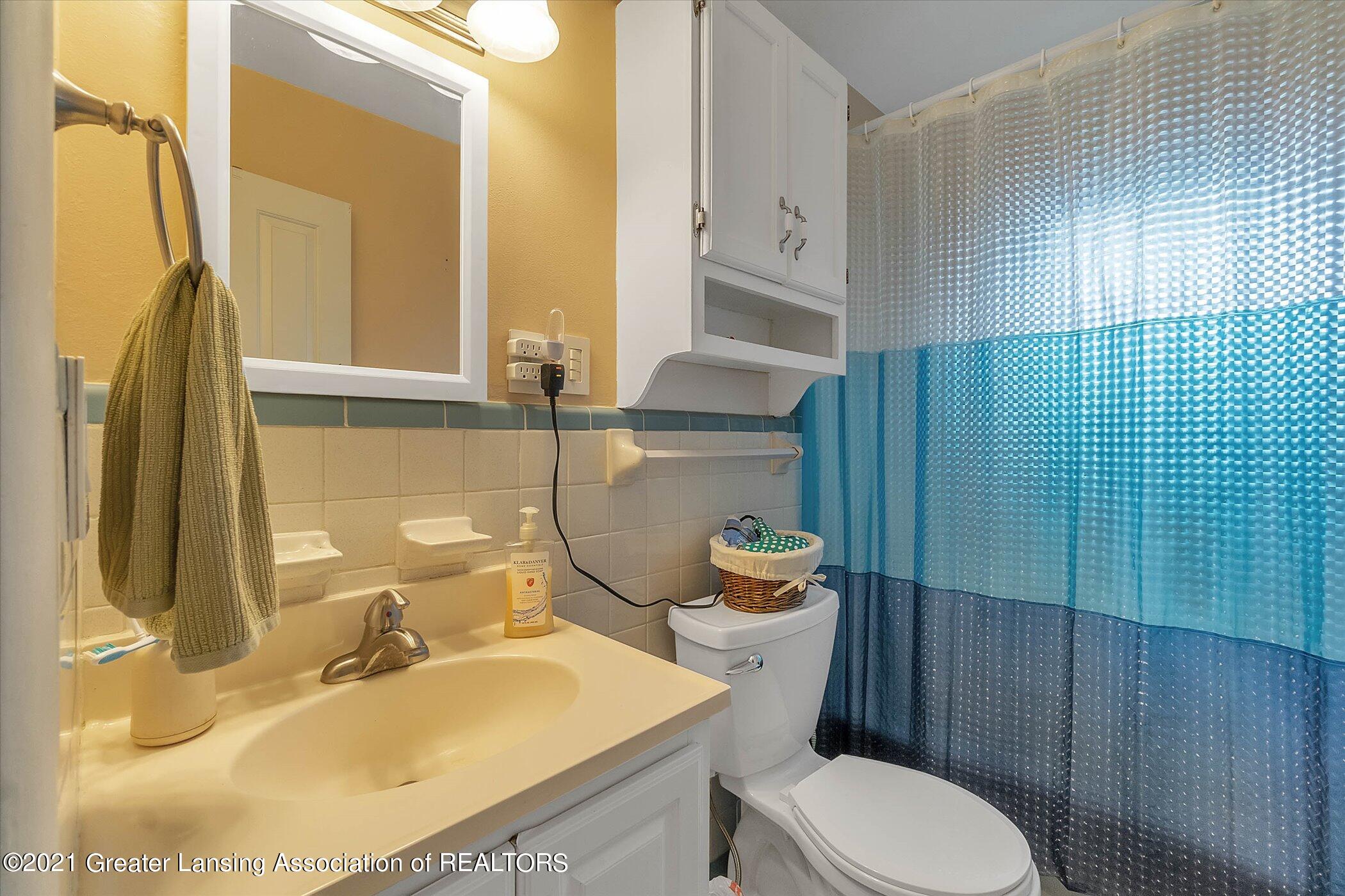 1354 West Webb Road Dewitt, MI 48820 - Photo 16 of 30 Bathroom