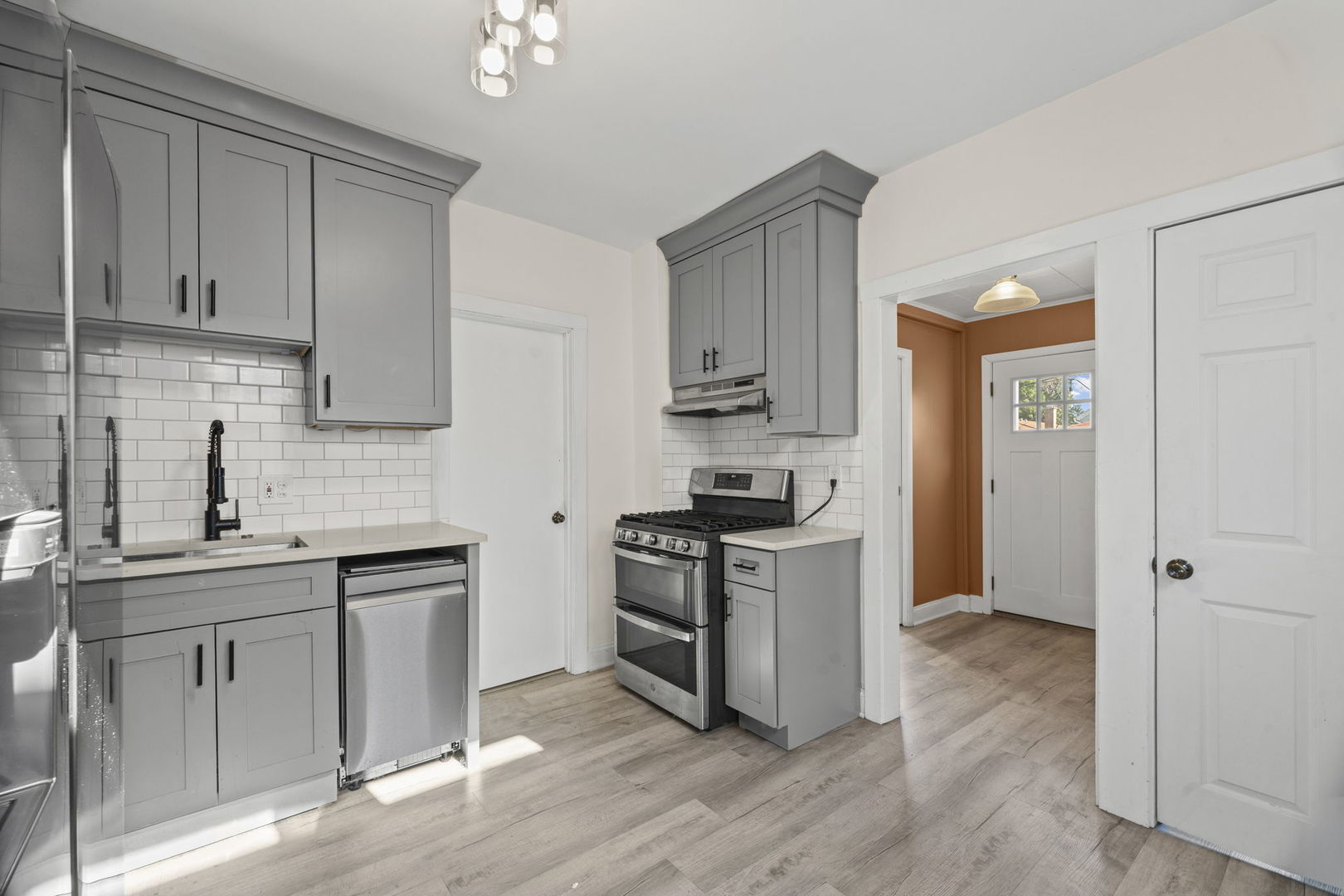 2835 South Farrell Street Chicago, IL 60608 - Photo 8 of 18 Gallery Image 8