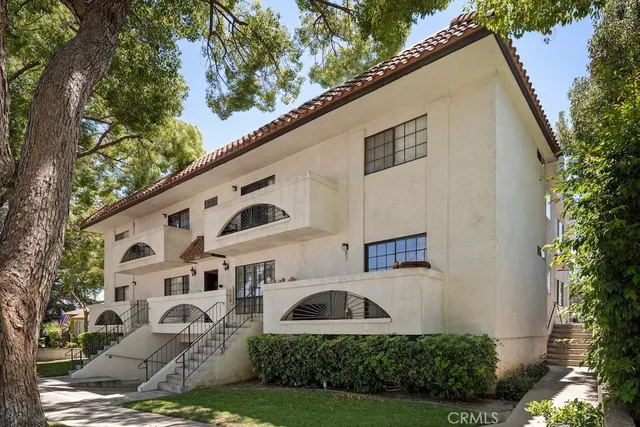 a view of a back yard of the house