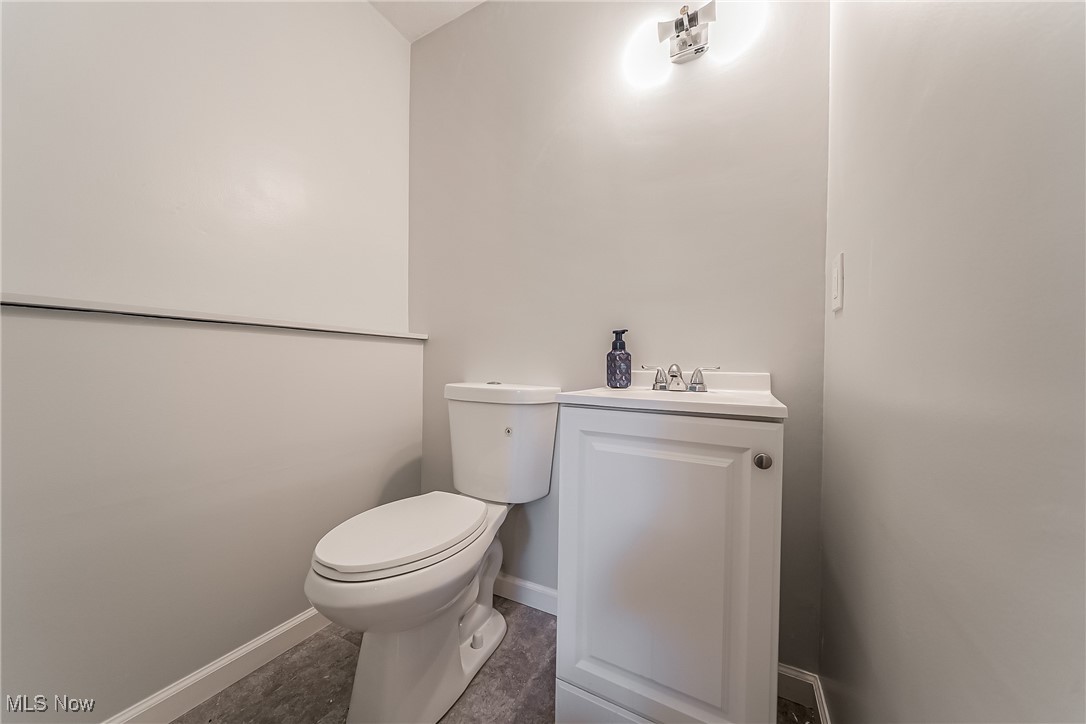34580 Pettibone Road Solon, OH 44139 - Photo 13 of 36 Half bath located off the family room