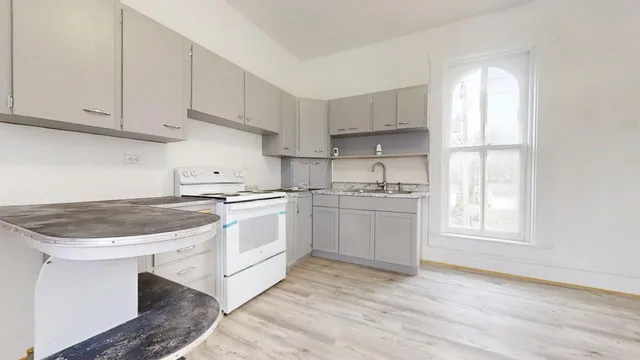 $159,900 | 137 Buena Vista Street, Kansas, IL 61933