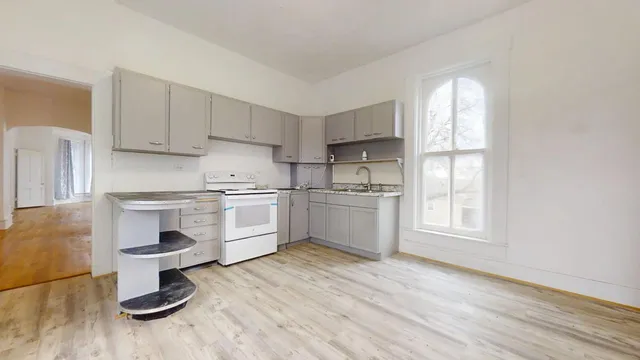 $159,900 | 137 Buena Vista Street, Kansas, IL 61933