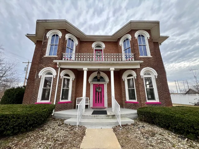 $159,900 | 137 Buena Vista Street, Kansas, IL 61933