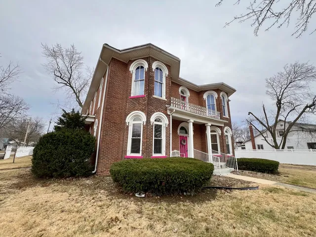 $159,900 | 137 Buena Vista Street, Kansas, IL 61933