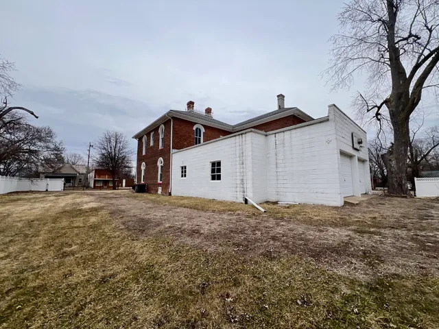 $159,900 | 137 Buena Vista Street, Kansas, IL 61933