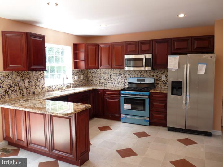430 Winding Stream Road Spring City, PA 19475 - Photo 2 of 25 Kitchen