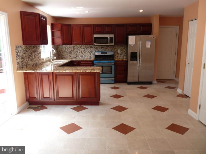 430 Winding Stream Road Spring City, PA 19475 - Photo 3 of 25 Kitchen