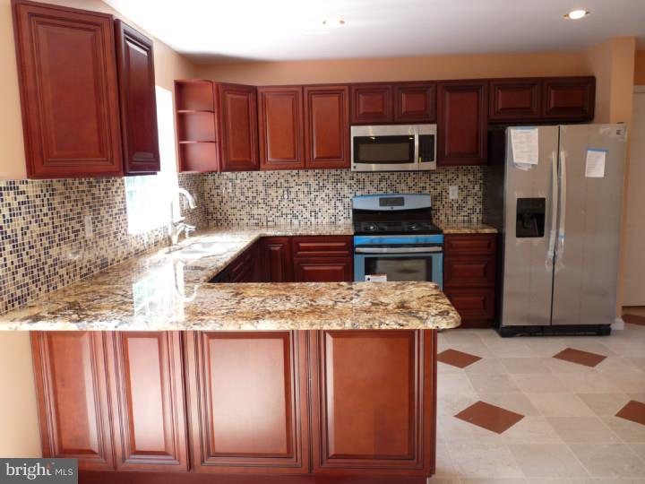 430 Winding Stream Road Spring City, PA 19475 - Photo 4 of 25 Kitchen