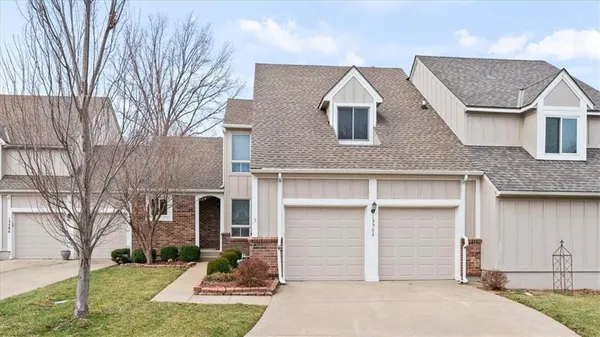 $350,000 | 15502 Floyd Street, Overland Park, KS 66223