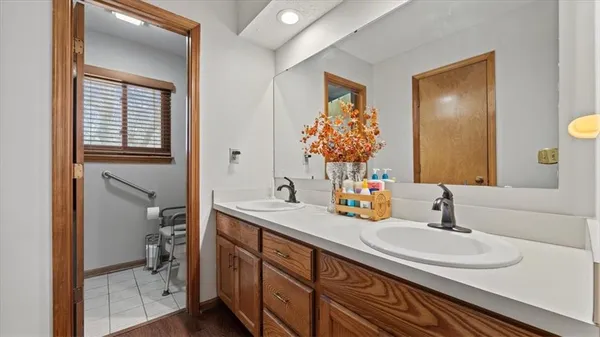 $350,000 | 15502 Floyd Street, Overland Park, KS 66223