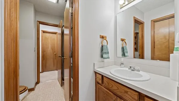 $350,000 | 15502 Floyd Street, Overland Park, KS 66223