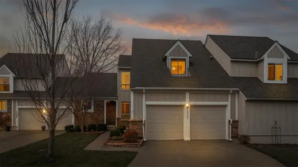 $350,000 | 15502 Floyd Street, Overland Park, KS 66223