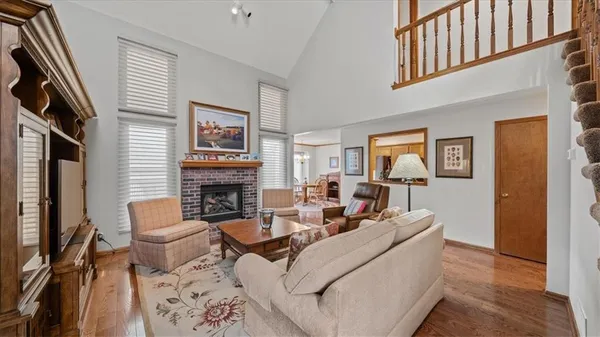 $350,000 | 15502 Floyd Street, Overland Park, KS 66223