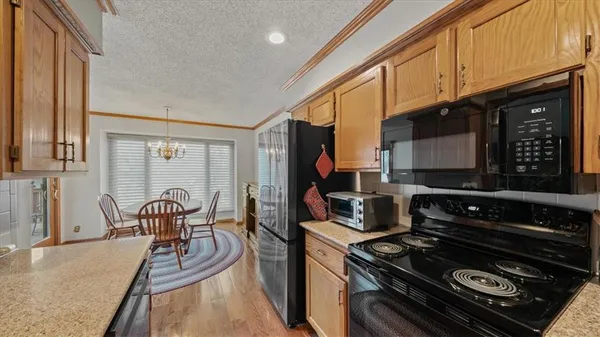 $350,000 | 15502 Floyd Street, Overland Park, KS 66223