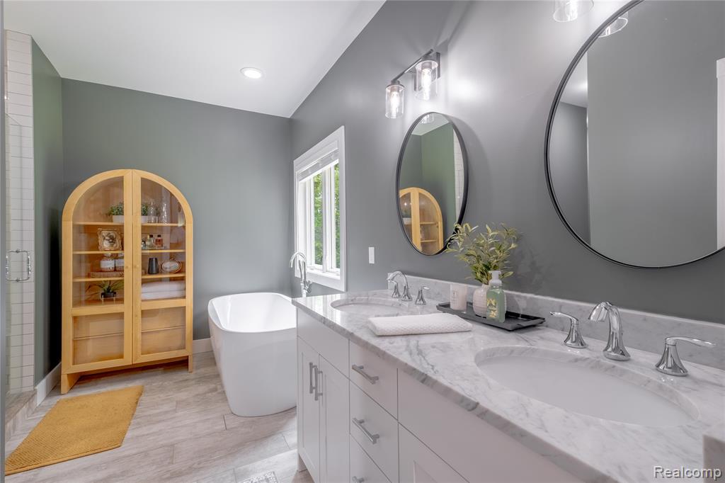 13333 White Lake Road Fenton, MI 48430 - Photo 17 of 41