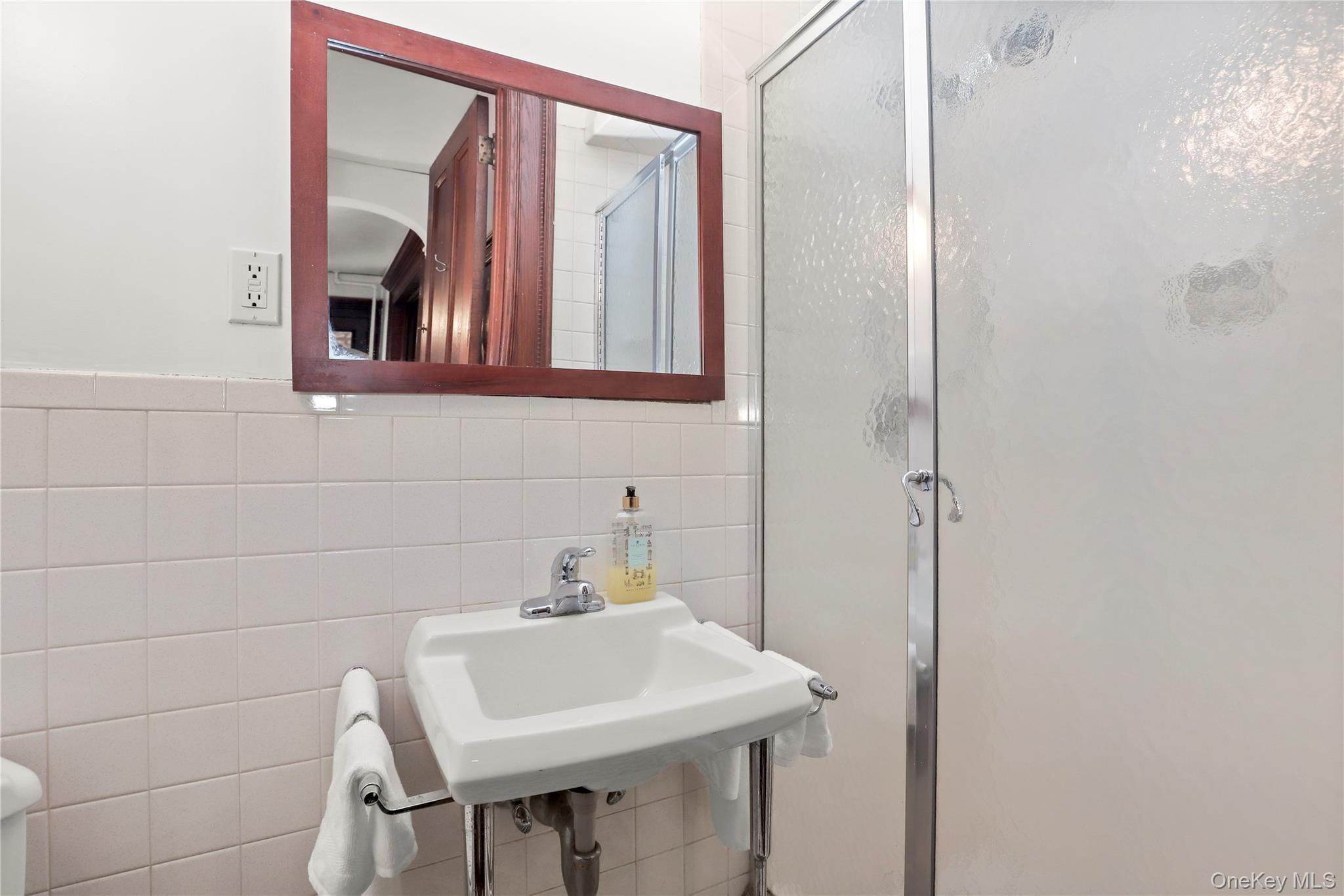 16 Bedford Road, Unit 1 Katonah, NY 10536 - Photo 16 of 18 Second Bathroom