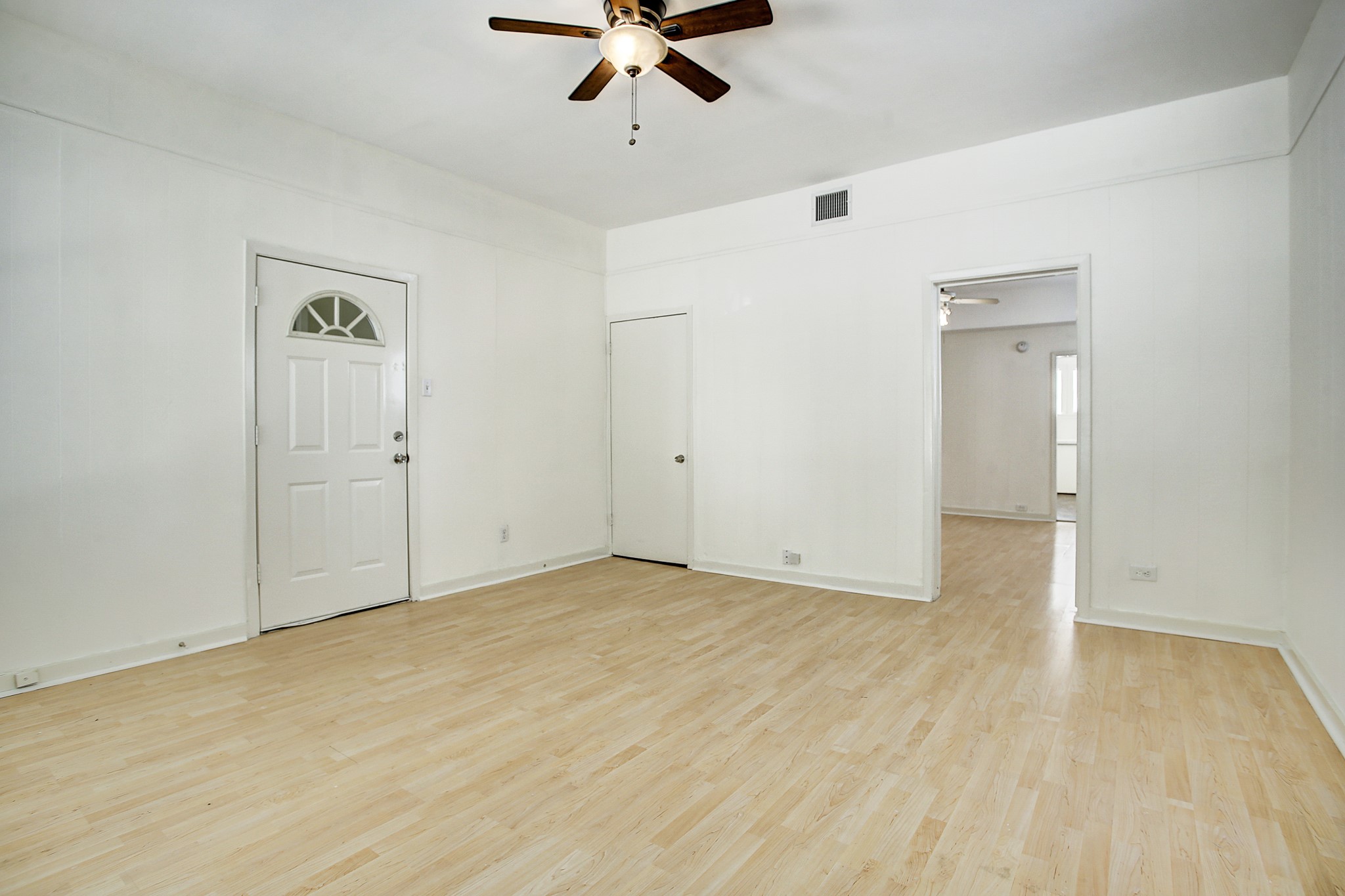 1127 Yale Street, Unit B Houston, TX 77008 - Photo 4 of 14 an empty room with a ceiling fan and wooden floor