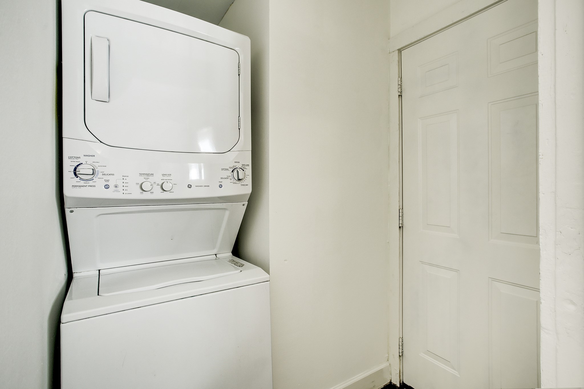 1127 Yale Street, Unit B Houston, TX 77008 - Photo 9 of 14 a close view of washer and dryer