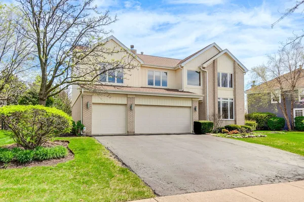 $1,000,000 | 3392 Whirlaway Drive, Northbrook, IL 60062