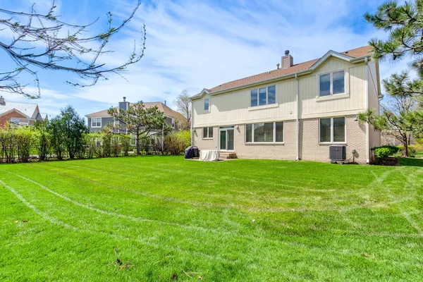 $1,000,000 | 3392 Whirlaway Drive, Northbrook, IL 60062