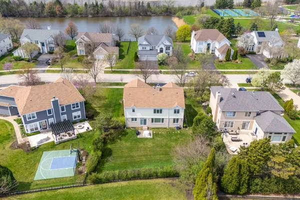 $1,000,000 | 3392 Whirlaway Drive, Northbrook, IL 60062
