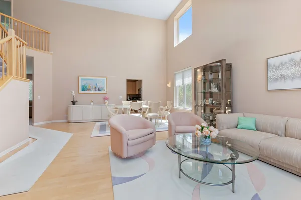 $1,000,000 | 3392 Whirlaway Drive, Northbrook, IL 60062
