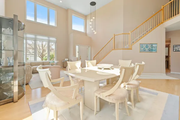 $1,000,000 | 3392 Whirlaway Drive, Northbrook, IL 60062