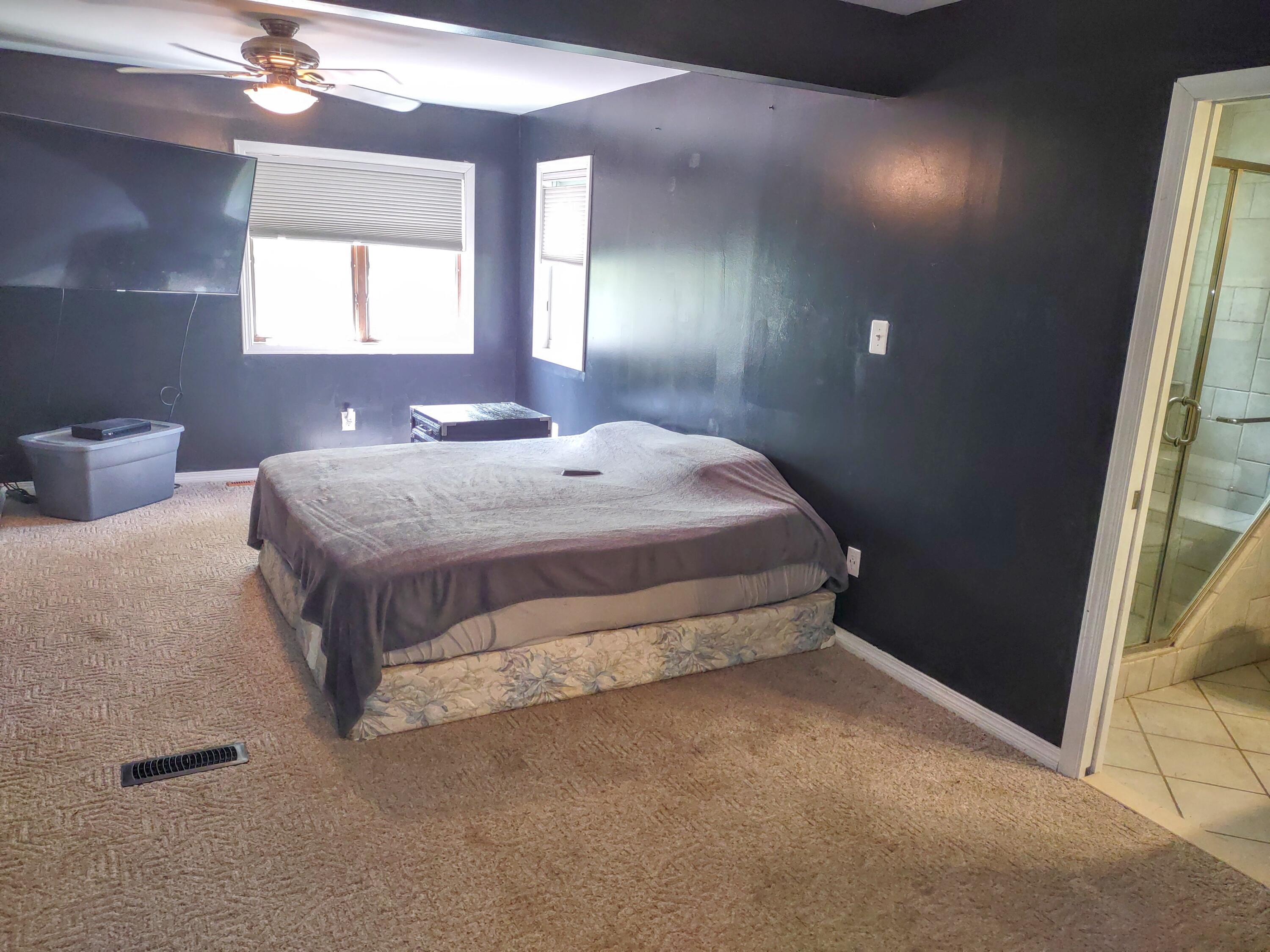 2410 Middlefield Road Trenton, MI 48183 - Photo 15 of 41 Main Bedroom