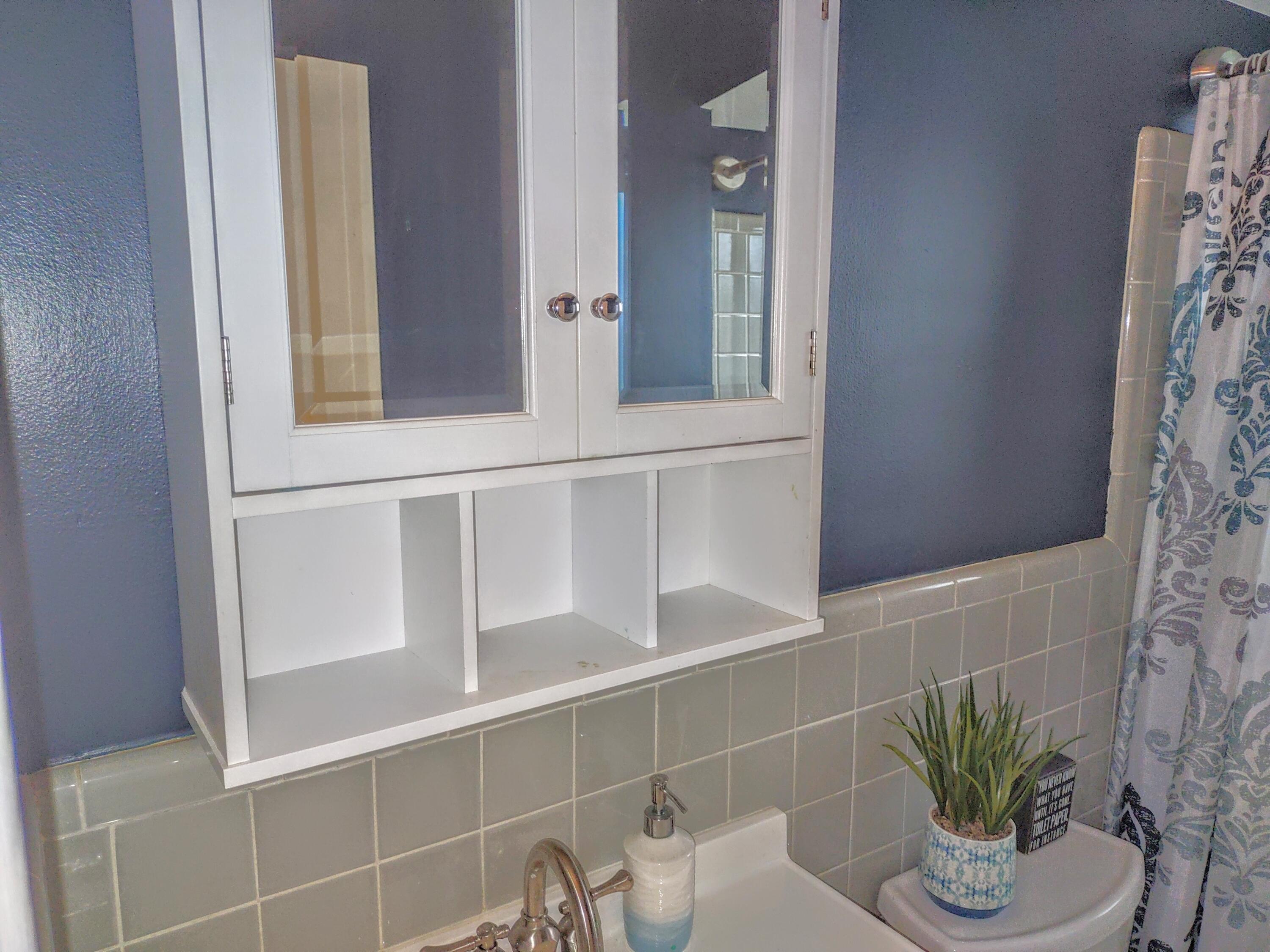 2410 Middlefield Road Trenton, MI 48183 - Photo 25 of 41 Sink Area