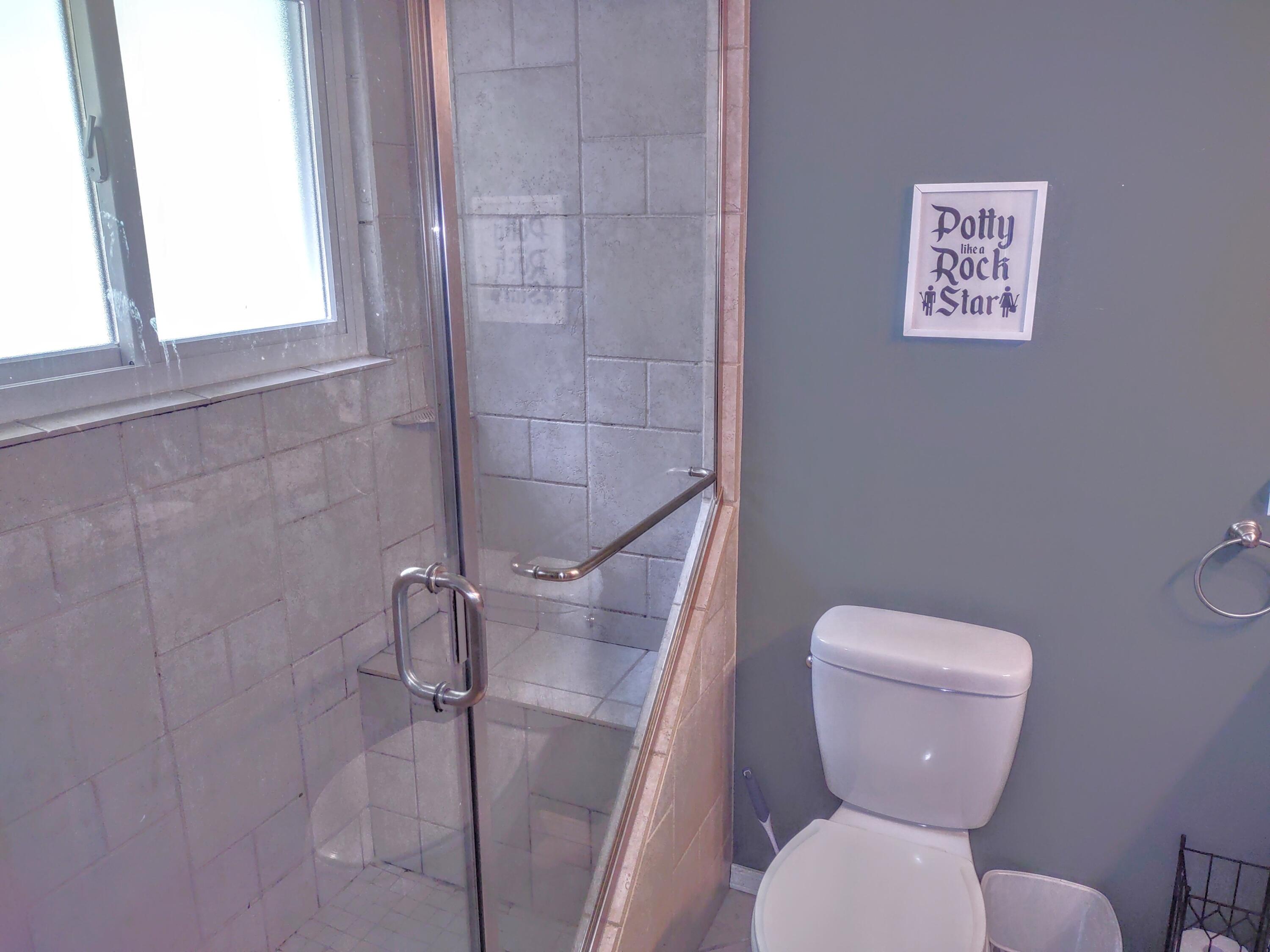 2410 Middlefield Road Trenton, MI 48183 - Photo 27 of 41 Bathroom 3