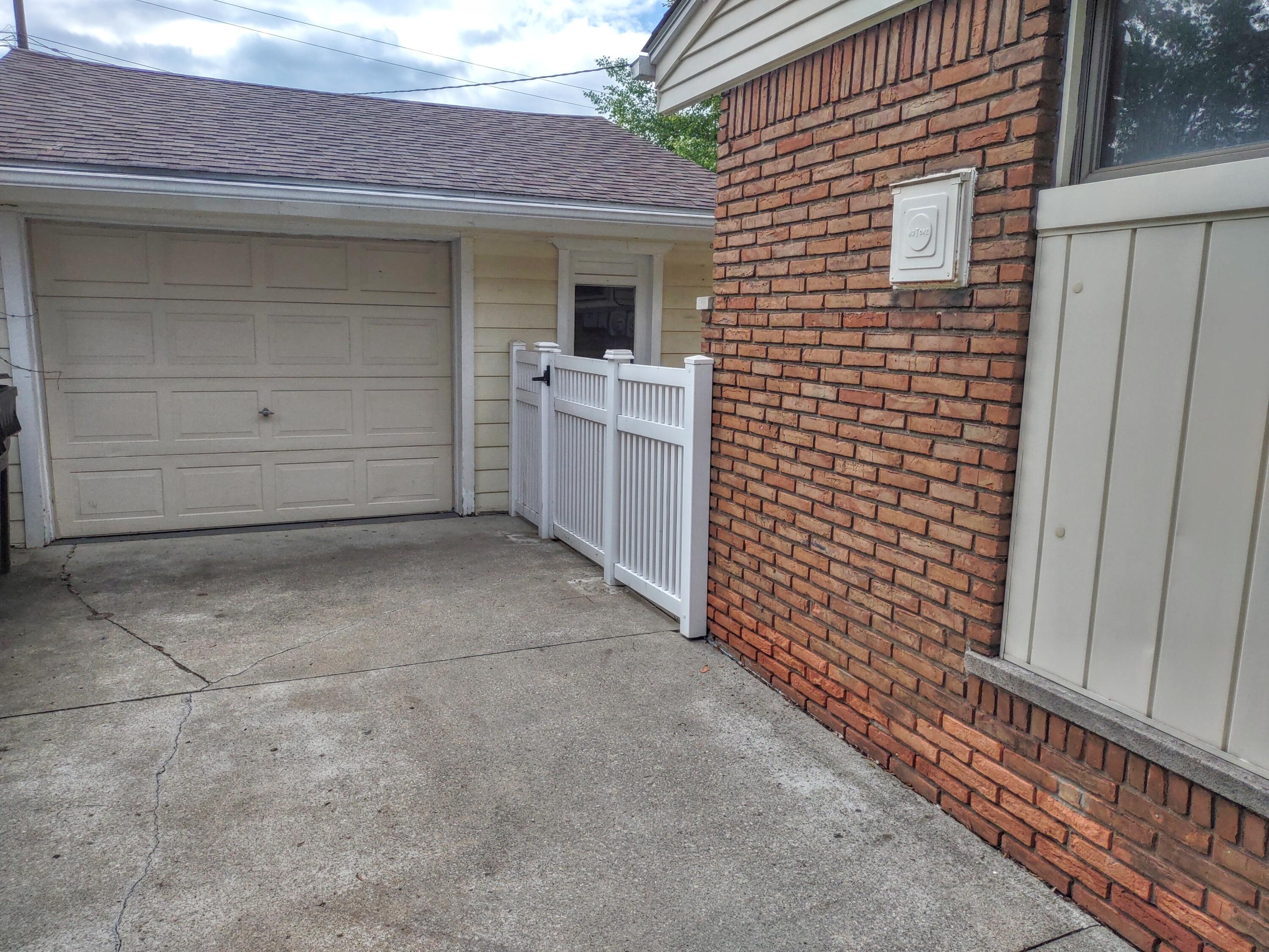2410 Middlefield Road Trenton, MI 48183 - Photo 40 of 41 Driveway Area