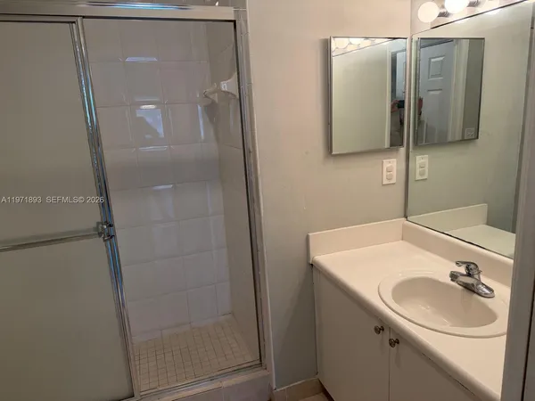 $1,950 | 7930 North Nob Hill Road, Unit 304, Tamarac, FL 33321