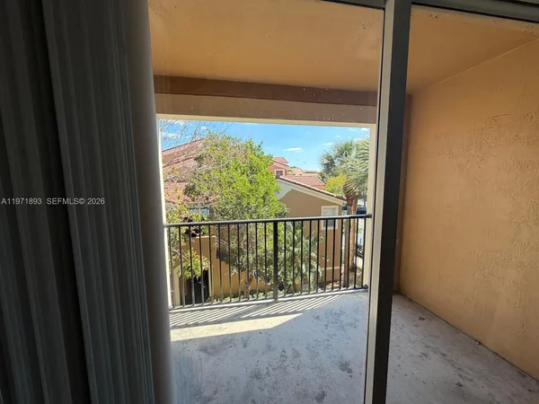 $1,950 | 7930 North Nob Hill Road, Unit 304, Tamarac, FL 33321