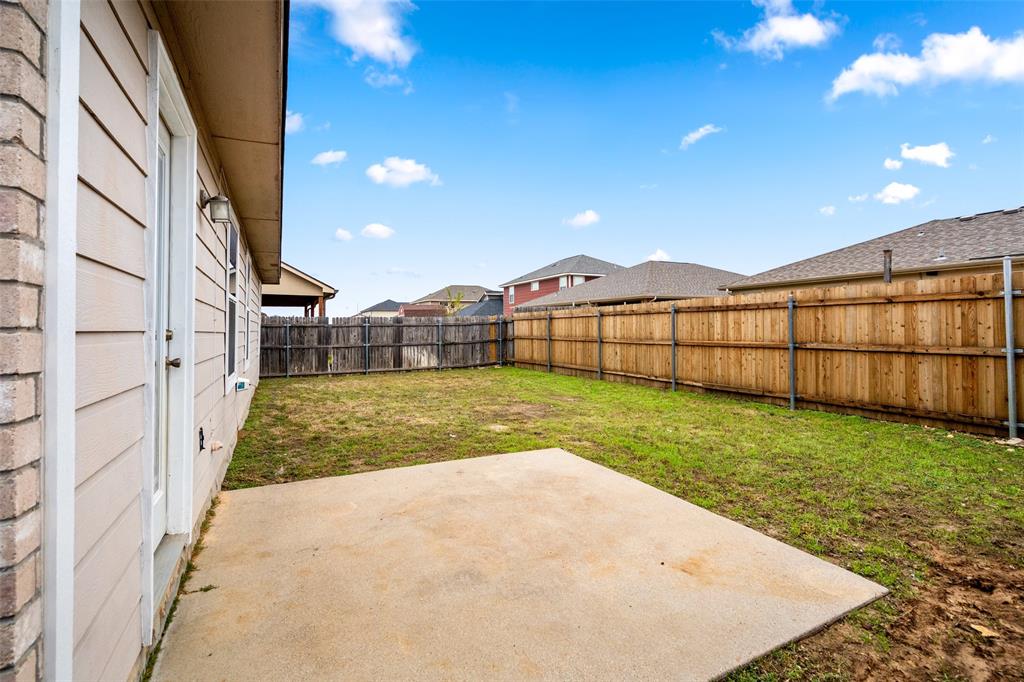 4024 Mantis Street Fort Worth, TX 76106 - Photo 25 of 27 a view of outdoor space and yard