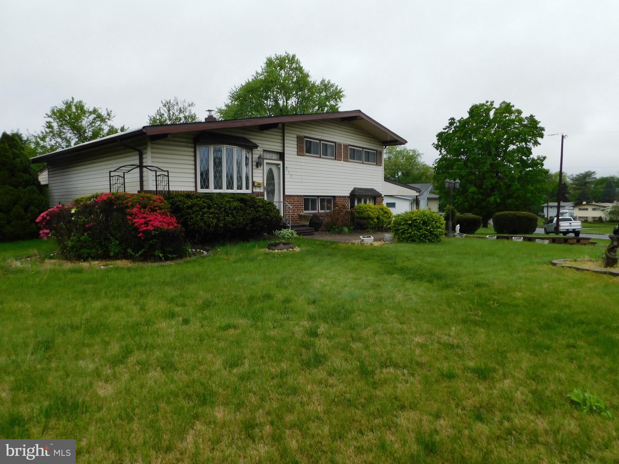 211 Blue Ridge Road Plymouth Meeting, PA 19462 - Photo 3 of 30