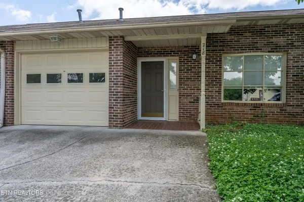 $289,900 | 218 South Magnolia Street, Maryville, TN 37803