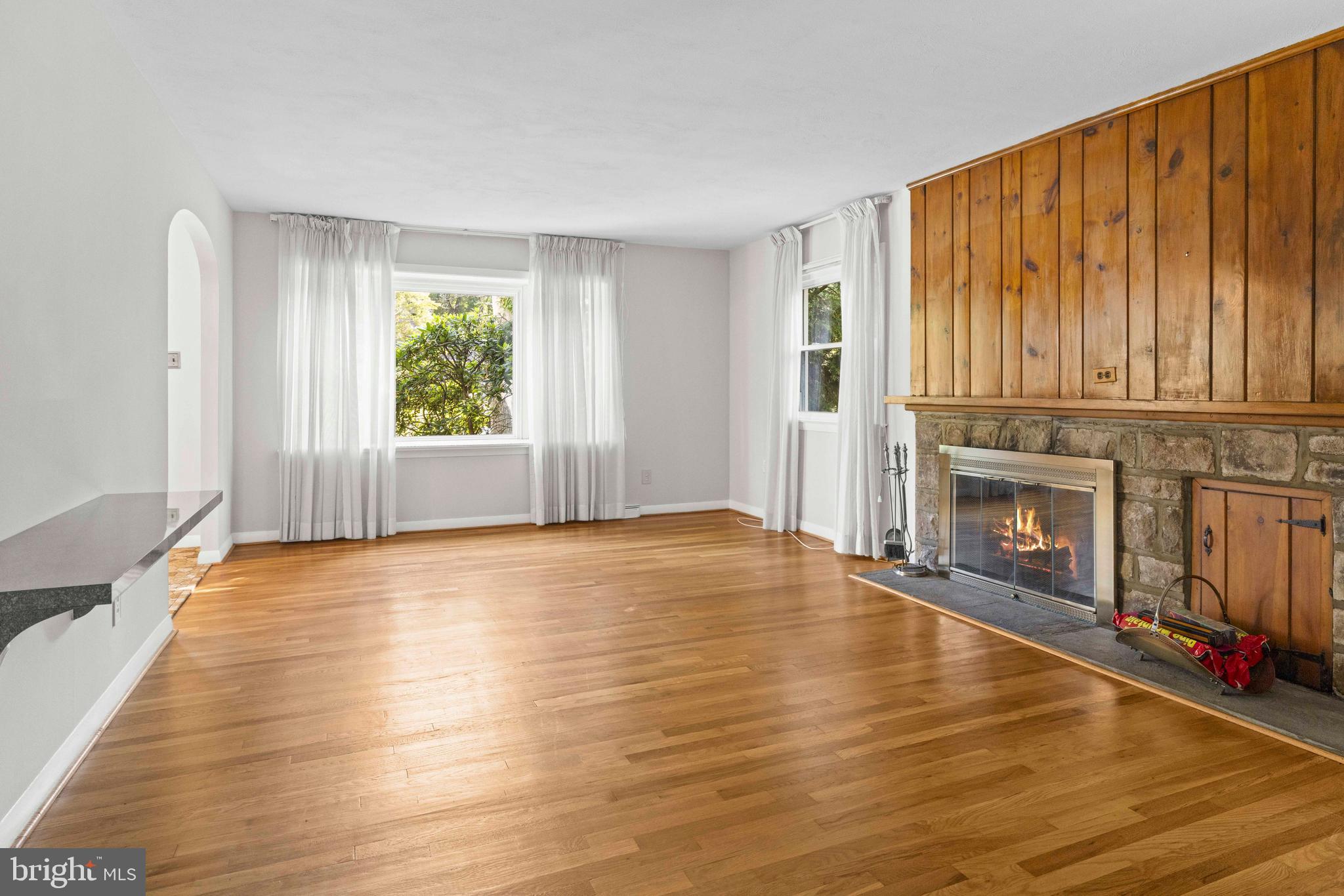 1052 Kipling Road Jenkintown, PA 19046 - Photo 5 of 30 Living Room