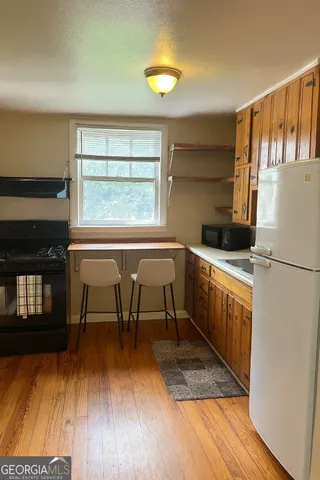 $975 | 1872 Dunlap Avenue, Unit UPSTAIRS, East Point, GA 30344