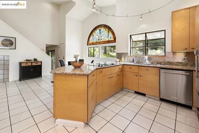 $1,390,000 | 9175 Skyline Boulevard, Oakland, CA 94611