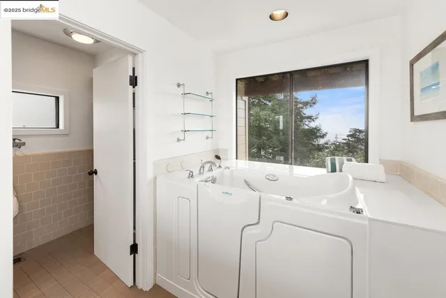 $1,390,000 | 9175 Skyline Boulevard, Oakland, CA 94611