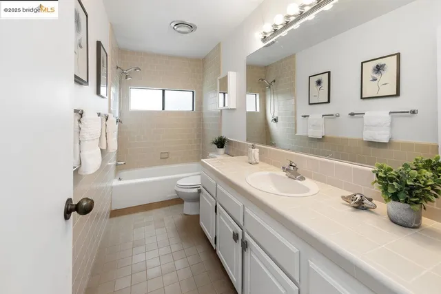 $1,390,000 | 9175 Skyline Boulevard, Oakland, CA 94611