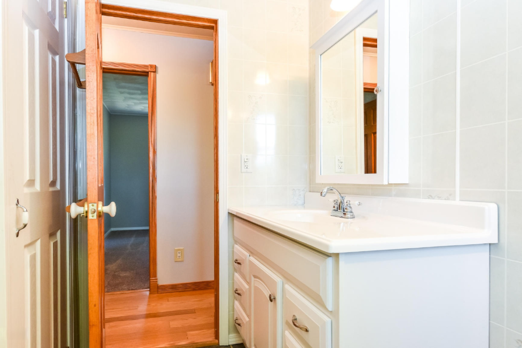 10700 South Wright Road Eagle, MI 48822 - Photo 32 of 64 Main Full Bath
