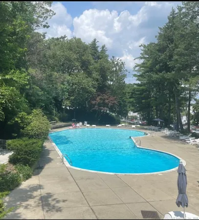 $2,300 | 91 Strawberry Hill Avenue, Unit 935, Stamford, CT 06902
