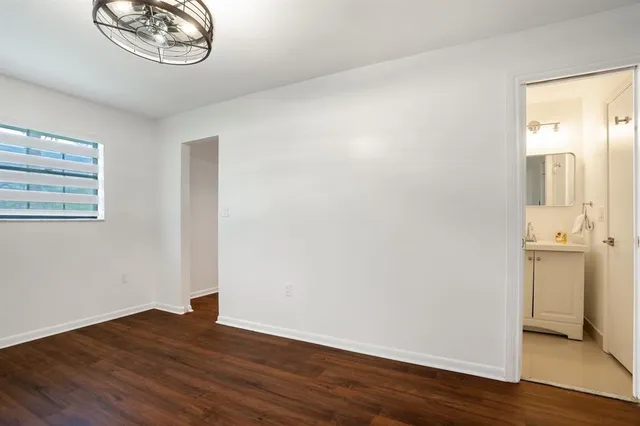 $1,900 | 927 Northeast 199th Street, Unit 202, Miami, FL 33179