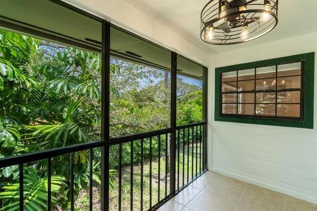 $1,900 | 927 Northeast 199th Street, Unit 202, Miami, FL 33179