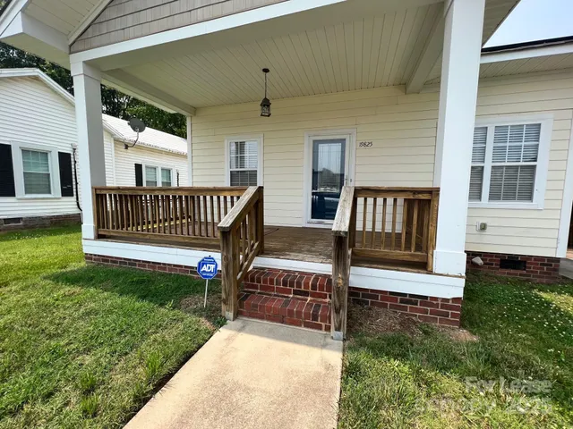 a view of a back yard with a house