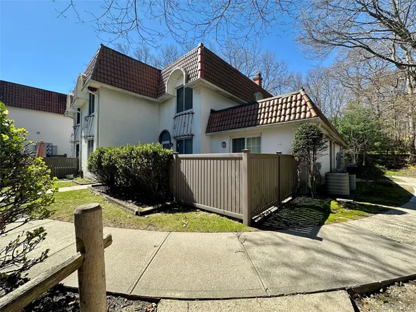 $399,900 | 280 Brettonwoods Drive, Coram, NY 11727